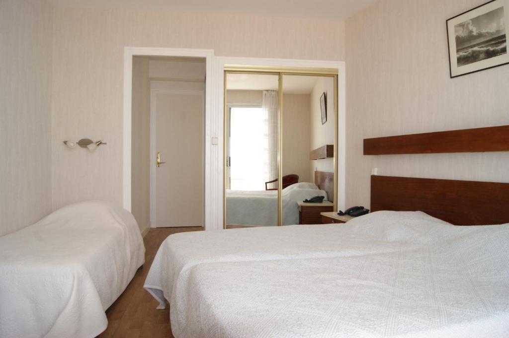 Les Embruns Hotel Royan Værelse billede